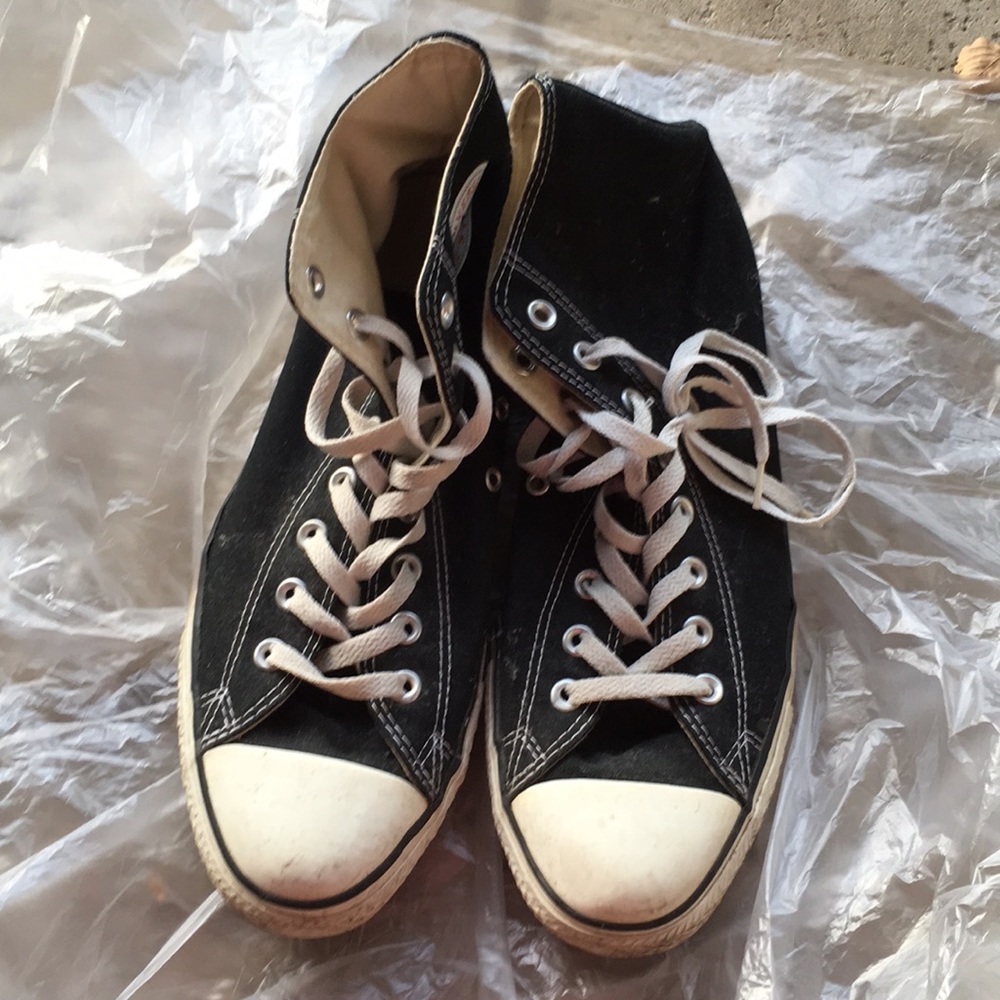 Men black high top converse Sz 10.5